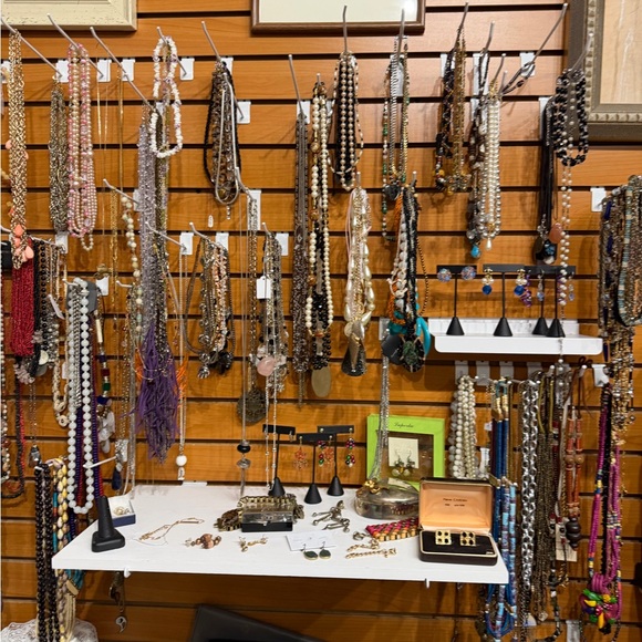 Assorted Jewelry Collection - Picture 4 of 14